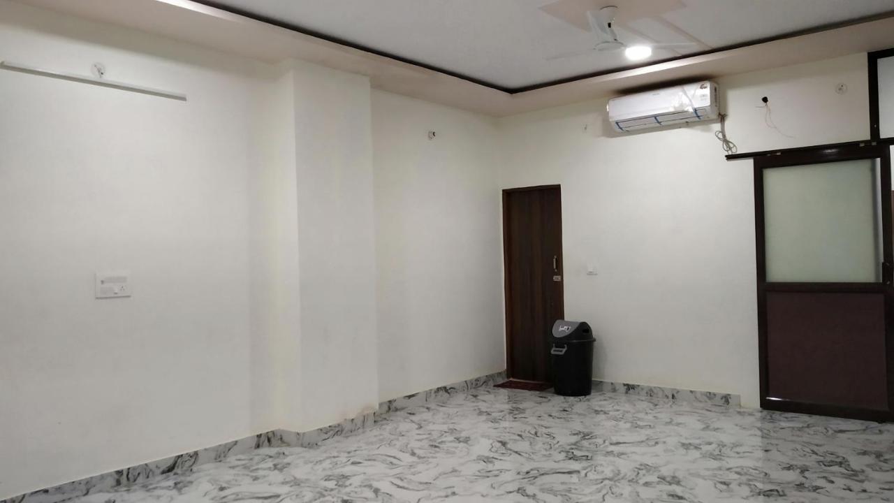 Rajlakshmi Guest House Mathura Ngoại thất bức ảnh