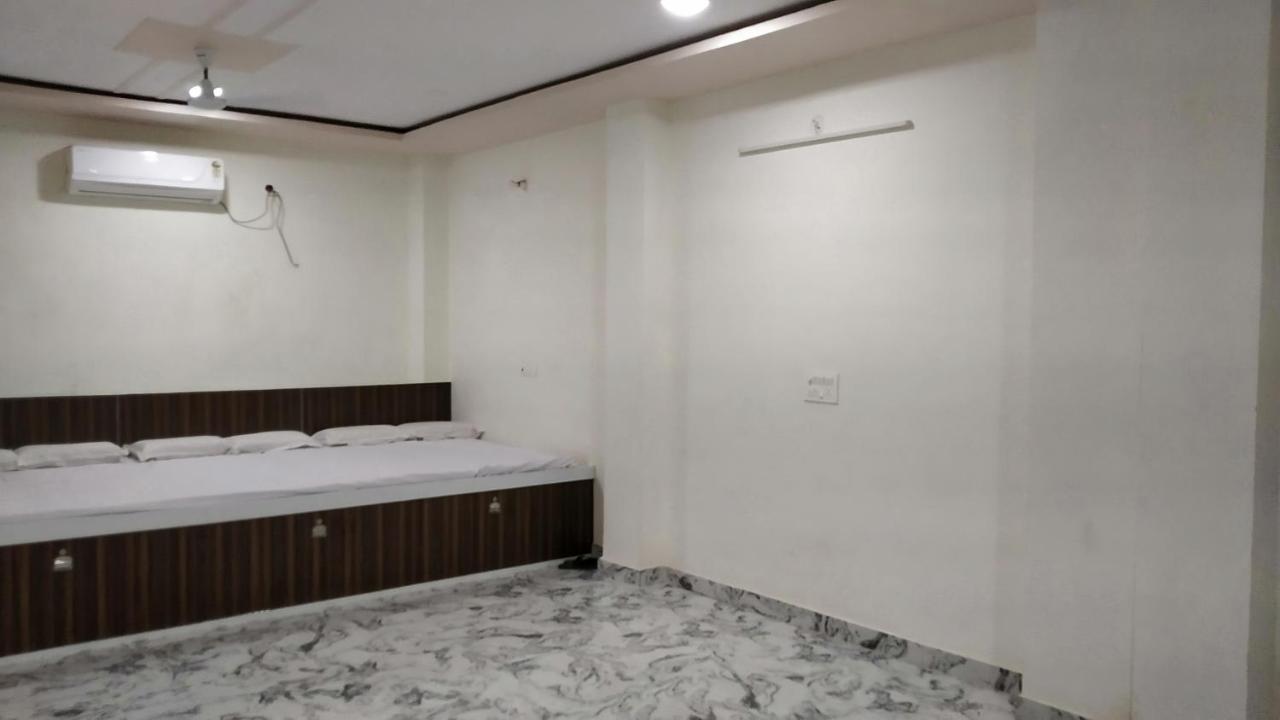 Rajlakshmi Guest House Mathura Ngoại thất bức ảnh