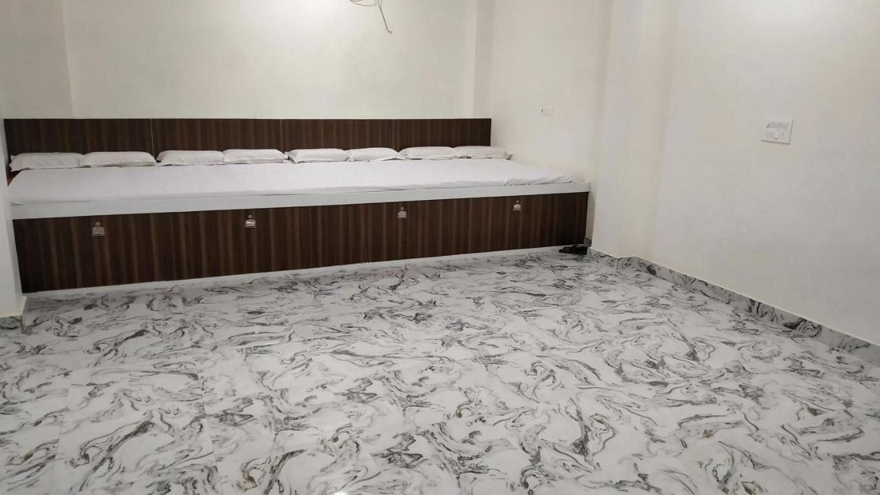 Rajlakshmi Guest House Mathura Ngoại thất bức ảnh