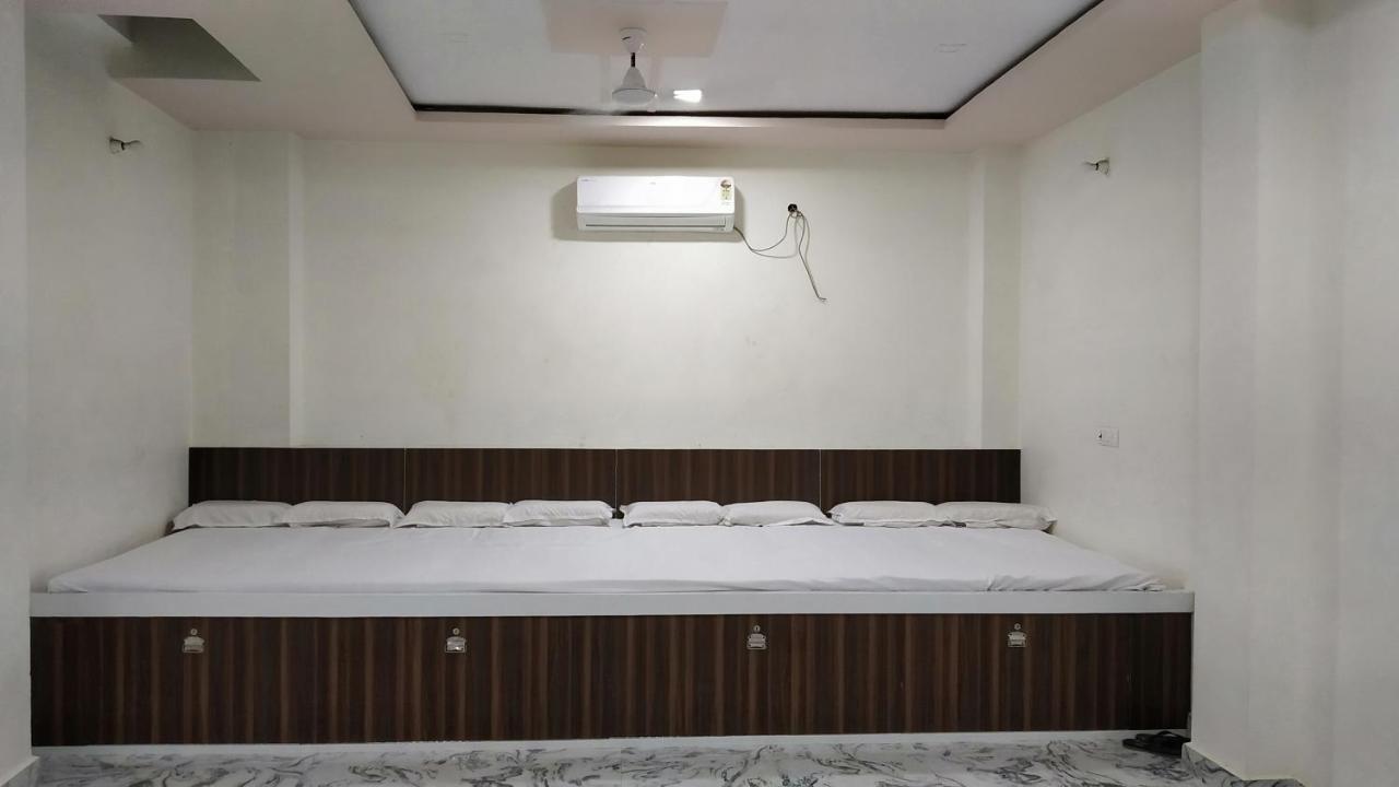 Rajlakshmi Guest House Mathura Ngoại thất bức ảnh
